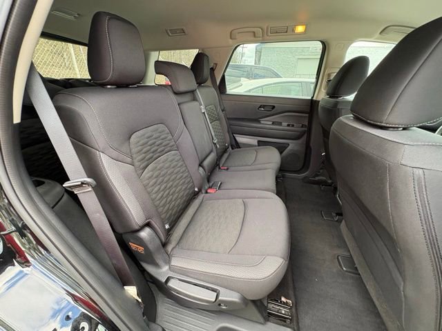 Used 2025 Nissan Pathfinder SV AWD/4WD image 17