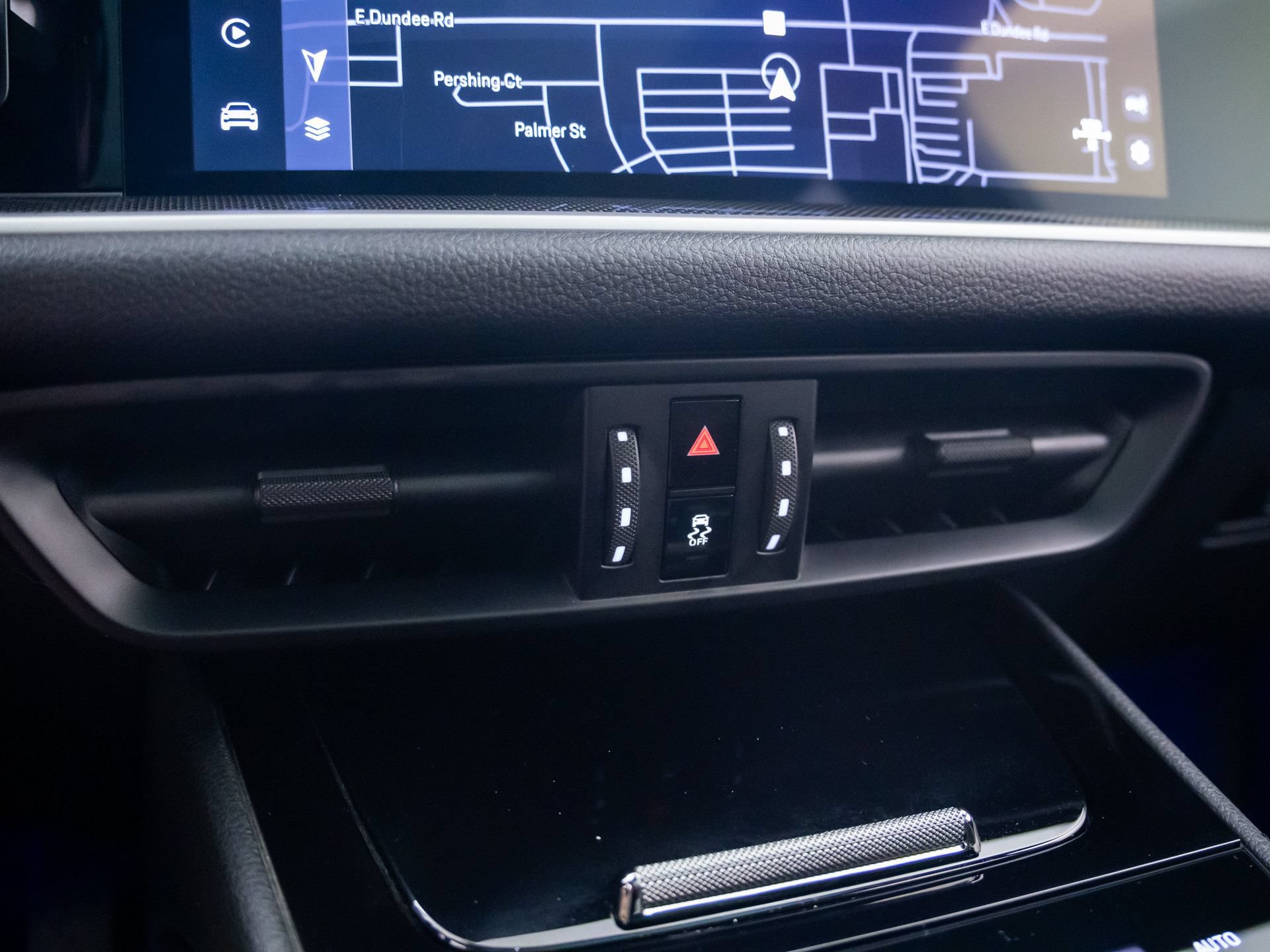 Certified 2025 Porsche Cayenne E-Hybrid Coupe AWD/4WD image 24