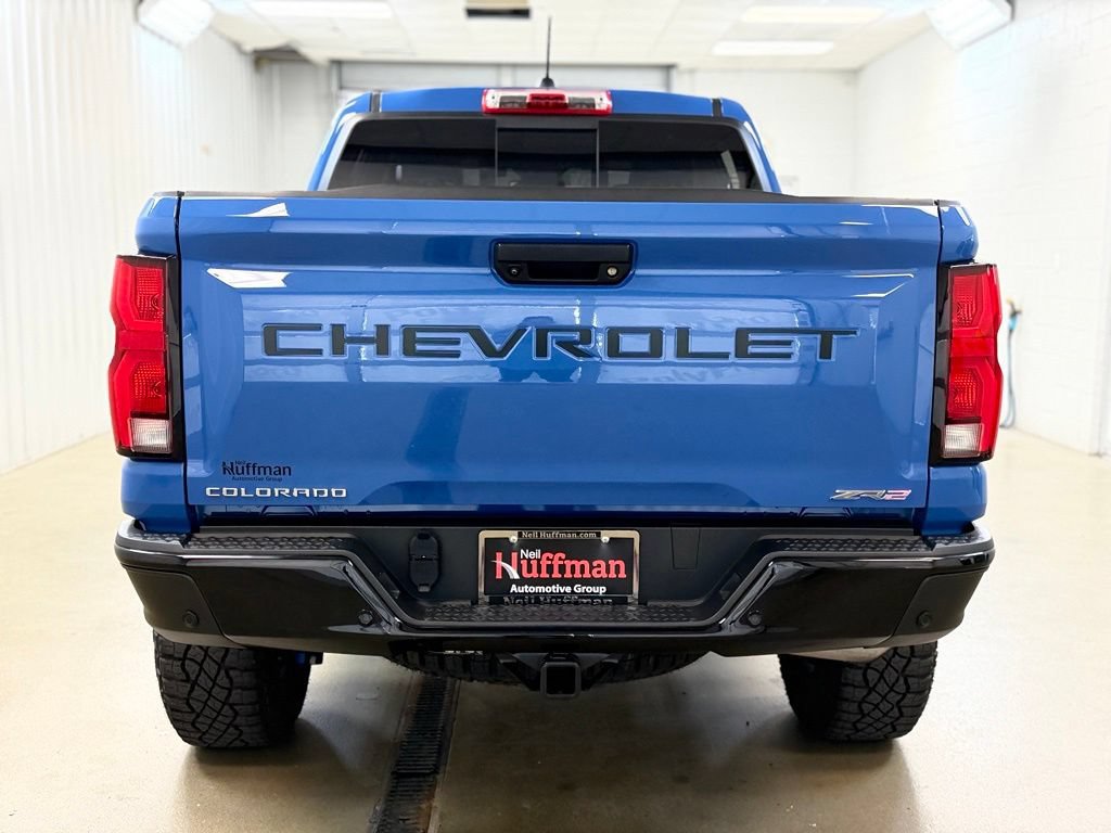 Used 2025 Chevrolet Colorado ZR2 w/ Technology Package AWD/4WD image 8