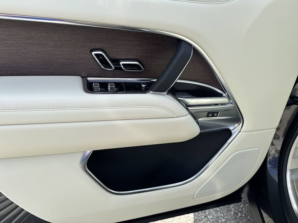 New 2025 Land Rover Range Rover SE image 15