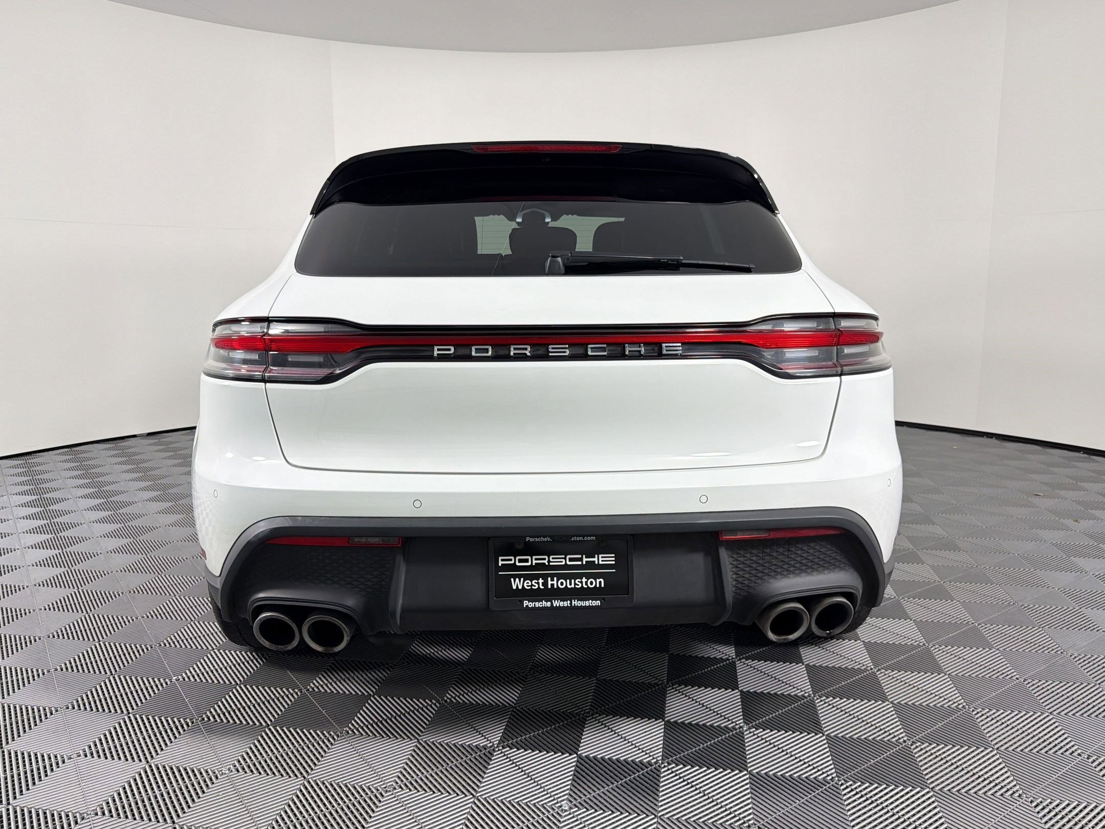 Certified 2022 Porsche Macan S image 8