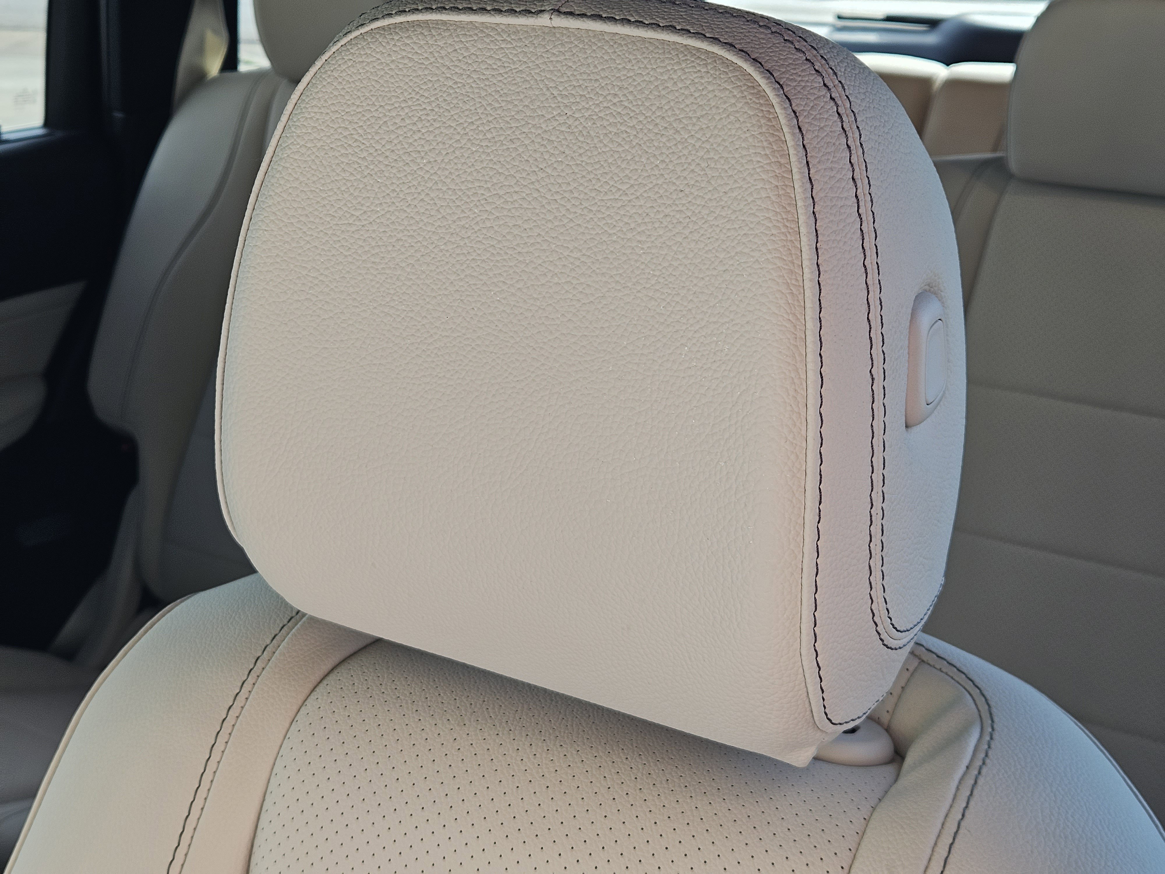 Used 2024 Mercedes-Benz GLS 450 4MATIC image 16