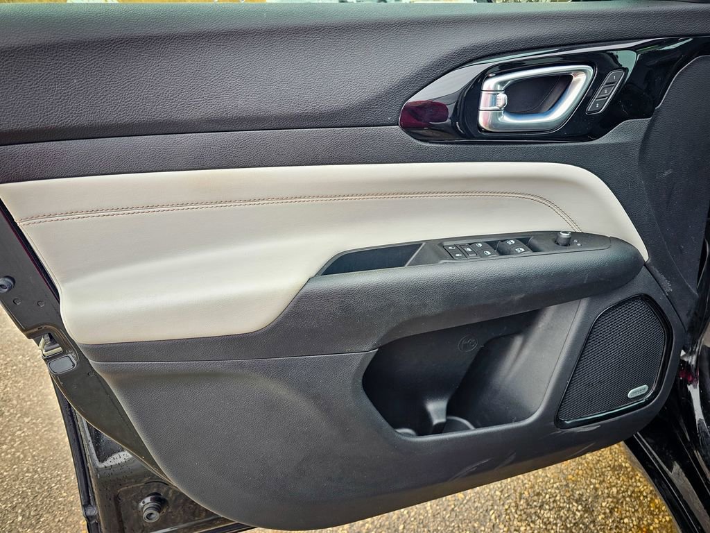 Certified 2022 Jeep Compass Limited w/ Elite Group image 9