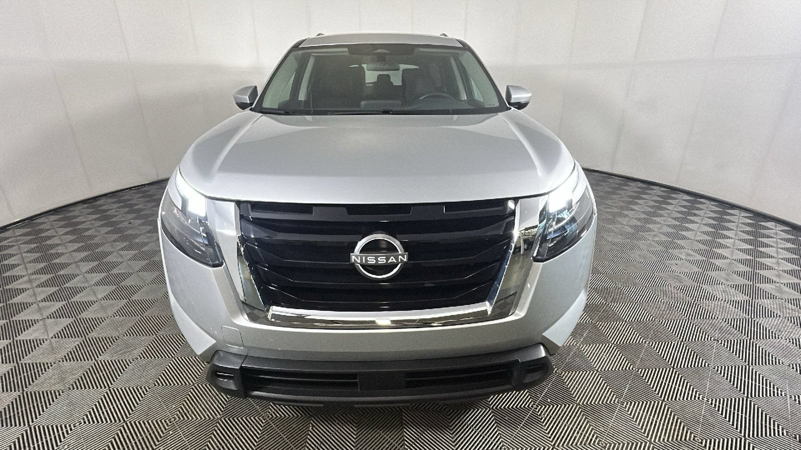 Used 2025 Nissan Pathfinder SV AWD/4WD image 8