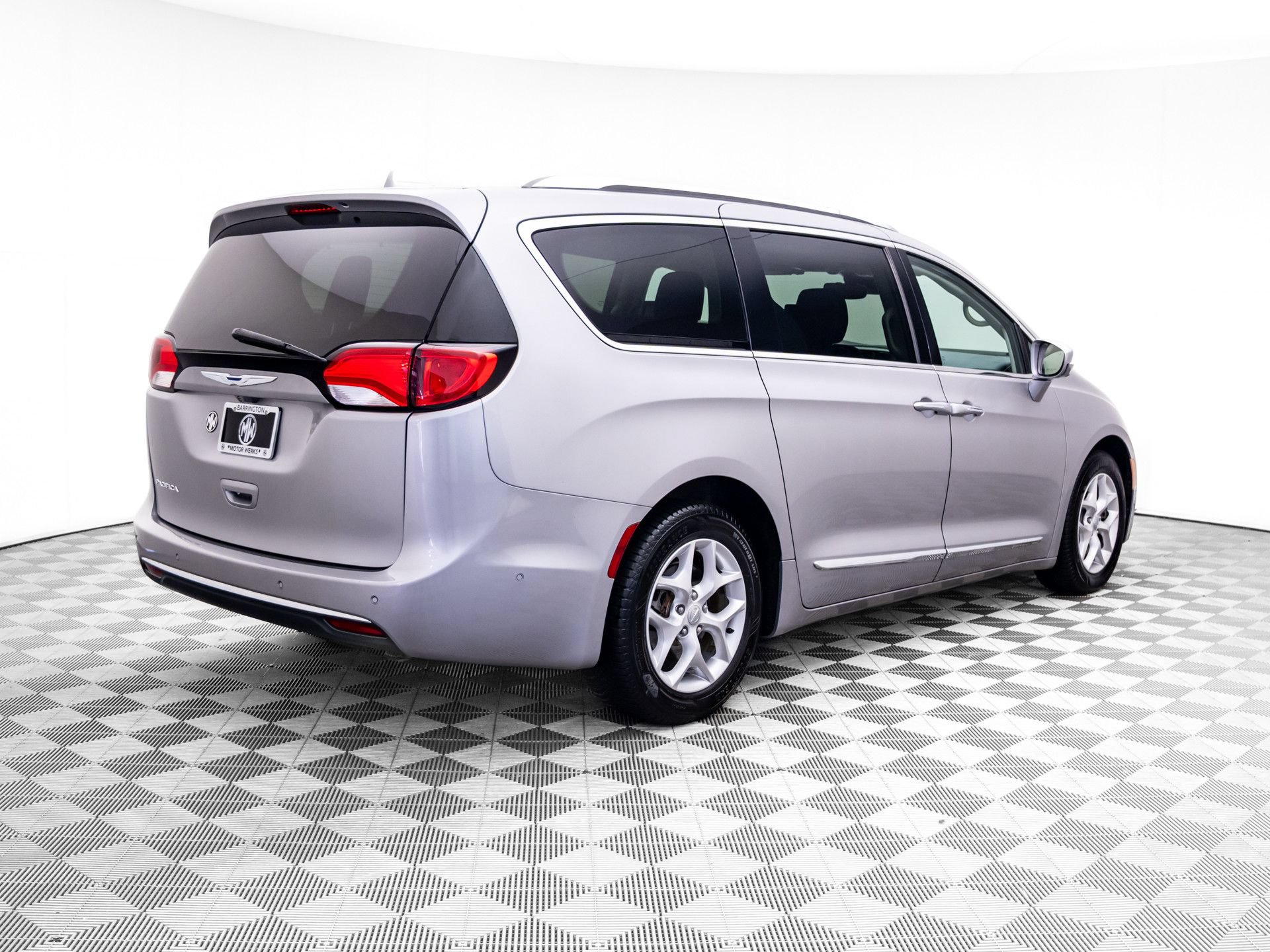 Used 2017 Chrysler Pacifica Touring-L Plus w/ Advanced Safetytec Group FWD image 5