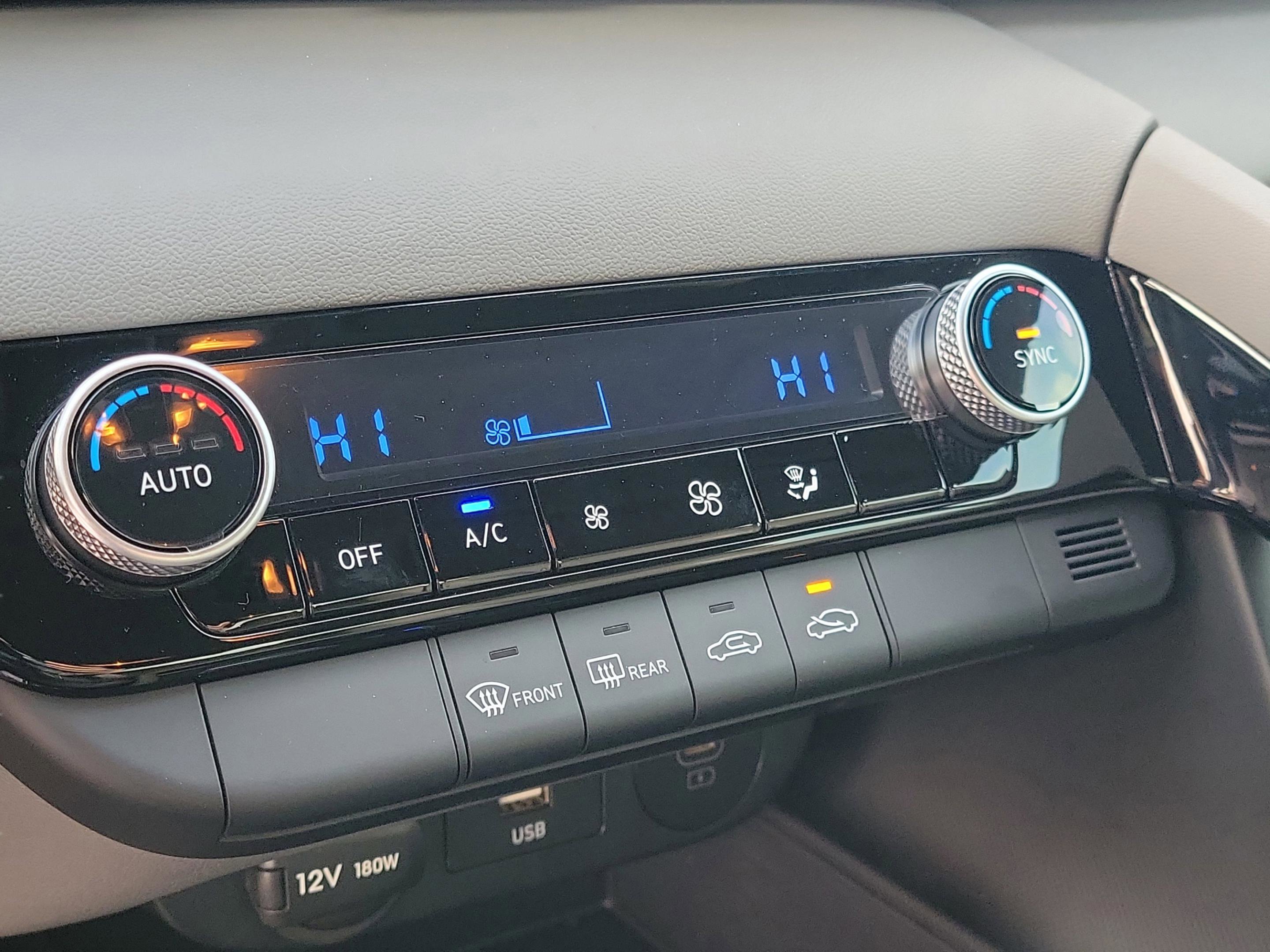 Used 2025 Hyundai Elantra Hybrid FWD image 12