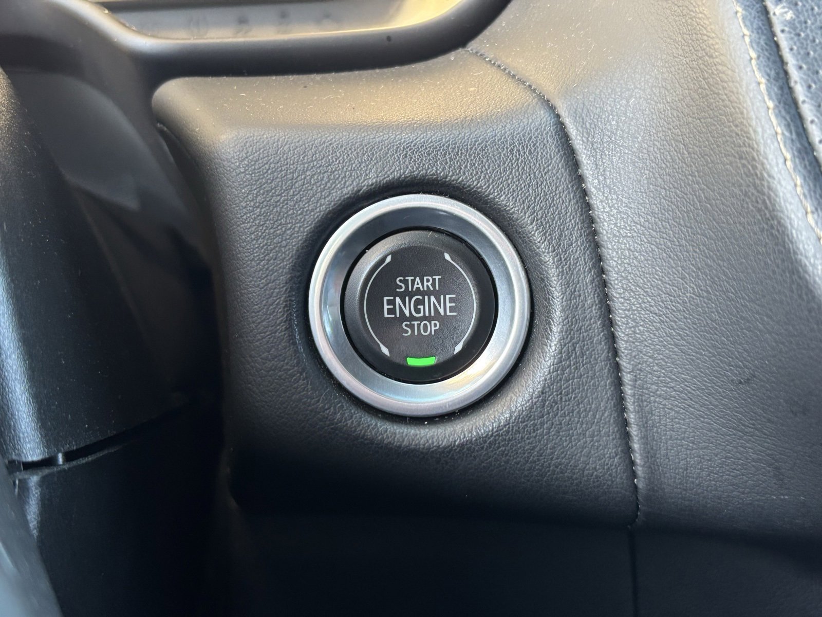 Used 2023 Chevrolet Suburban Premier image 7