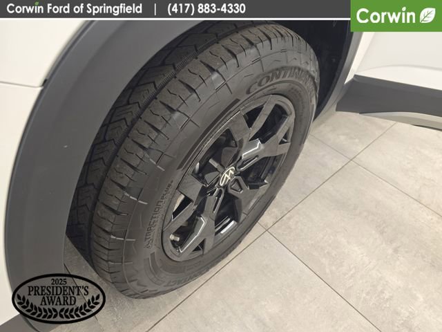 Used 2024 Volkswagen Atlas Peak Edition SE AWD/4WD image 37