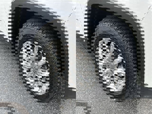 Used 2016 Jeep Cherokee Limited image 10