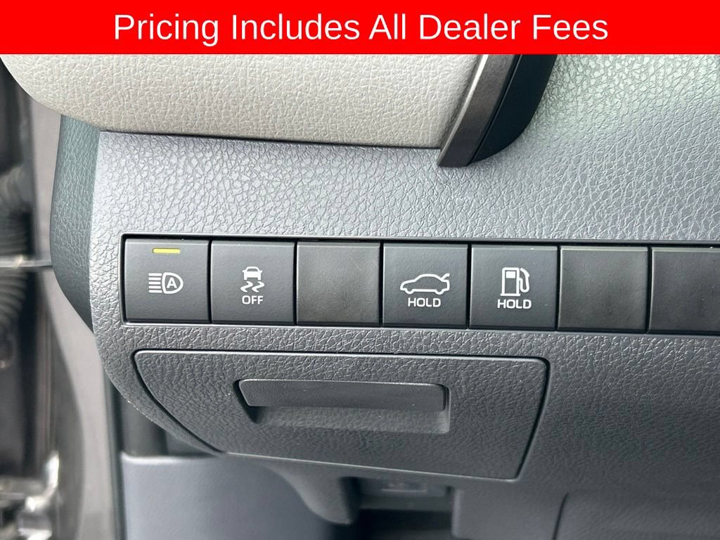 Used 2022 Toyota Camry SE FWD image 6