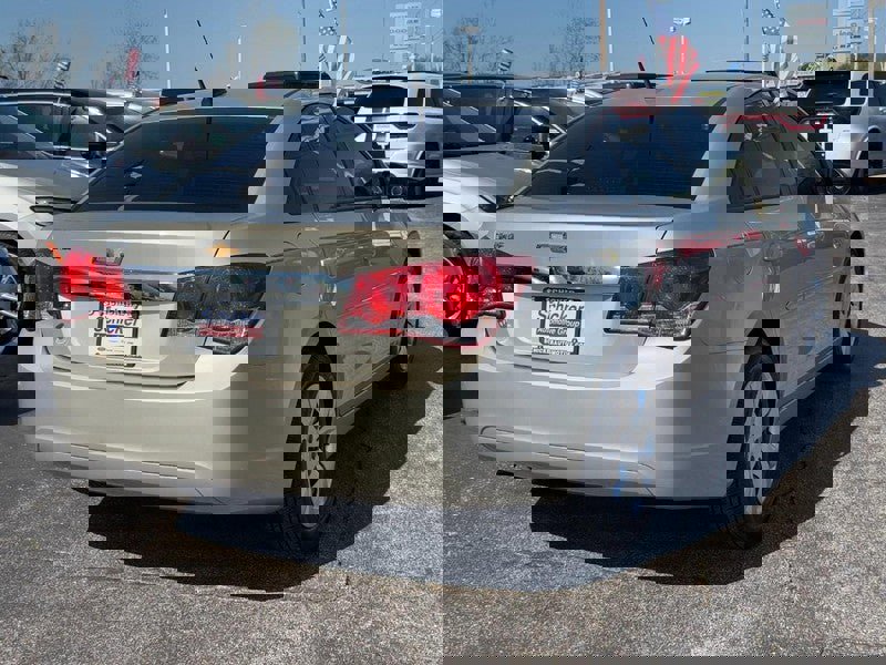 Used 2014 Chevrolet Cruze LS image 3