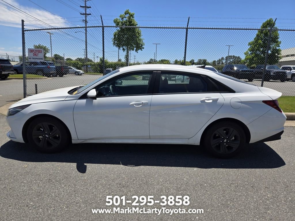 Used 2023 Hyundai Elantra SEL FWD image 2