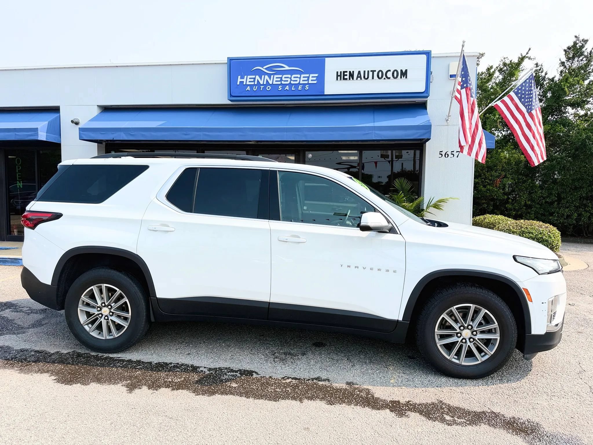 Used 2023 Chevrolet Traverse LT AWD/4WD image 19