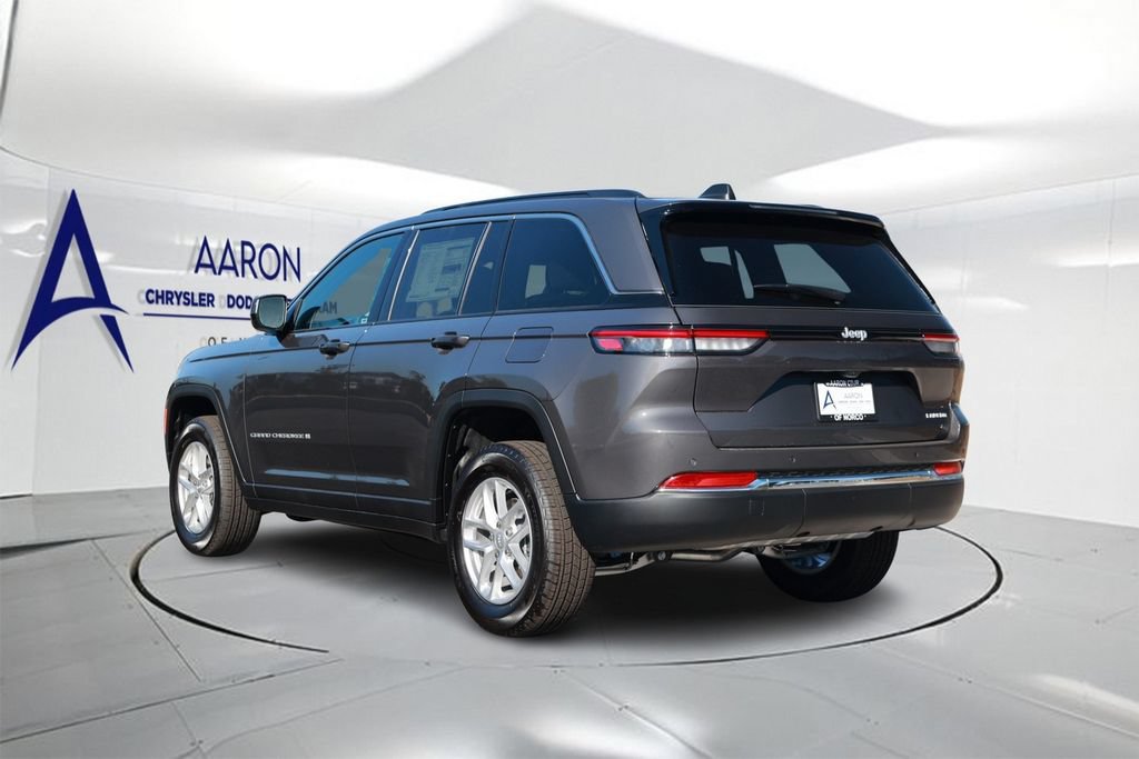 New 2026 Jeep Grand Cherokee Laredo RWD image 2