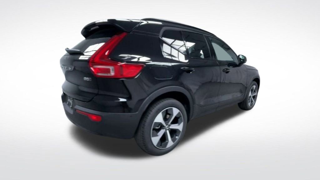 New 2026 Volvo XC40 B5 Plus w/ Protection Package Premier AWD/4WD image 23
