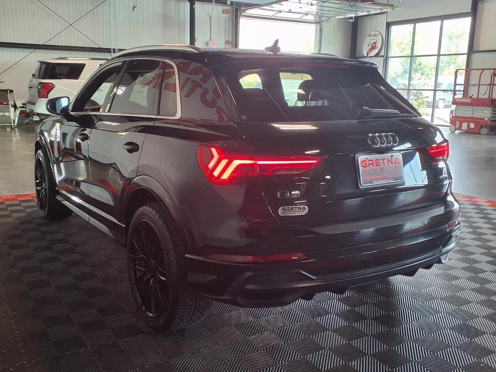 Used 2019 Audi Q3 2.0T Premium Plus w/ Premium Plus Package AWD/4WD image 5