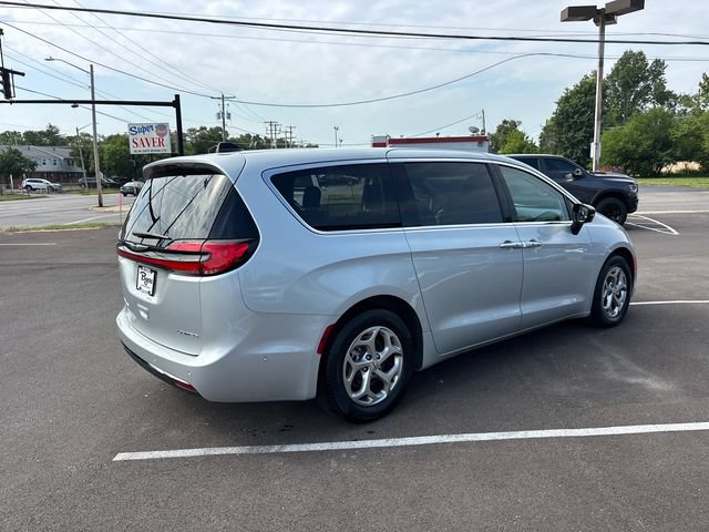 Used 2024 Chrysler Pacifica Limited FWD image 31
