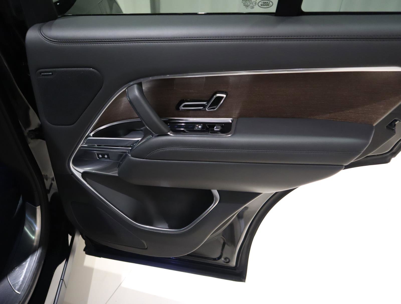 Used 2024 Land Rover Range Rover SE image 13