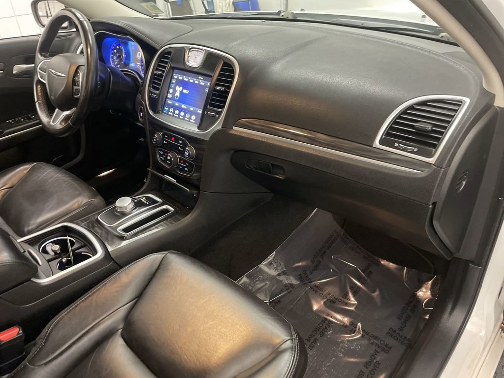 Used 2021 Chrysler 300 Touring L AWD/4WD image 21