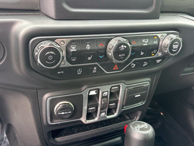 Used 2018 Jeep Wrangler Unlimited Sahara w/ Cold Weather Group AWD/4WD image 6