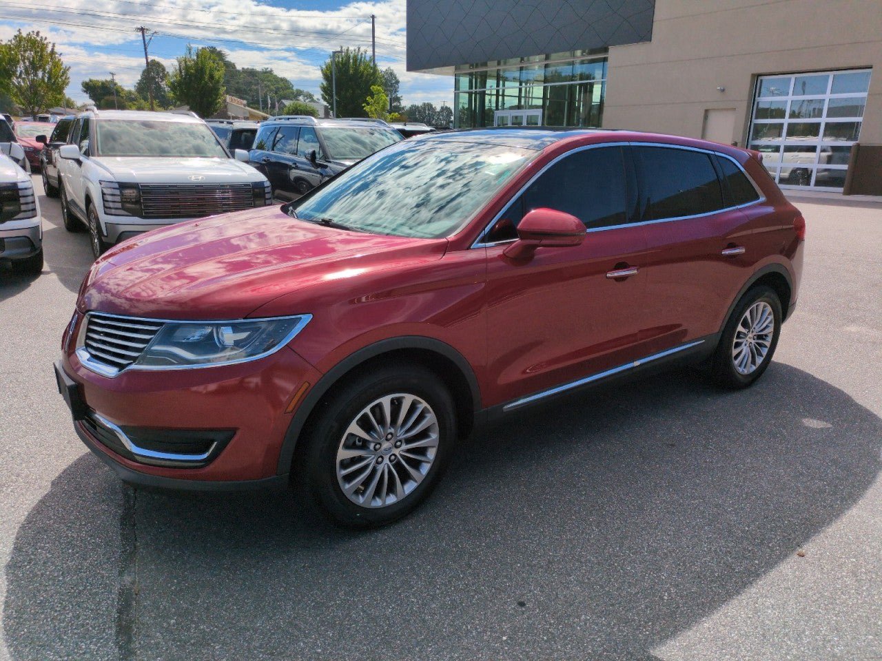 Used 2016 Lincoln MKX Select w/ Select Plus Package AWD/4WD image 3