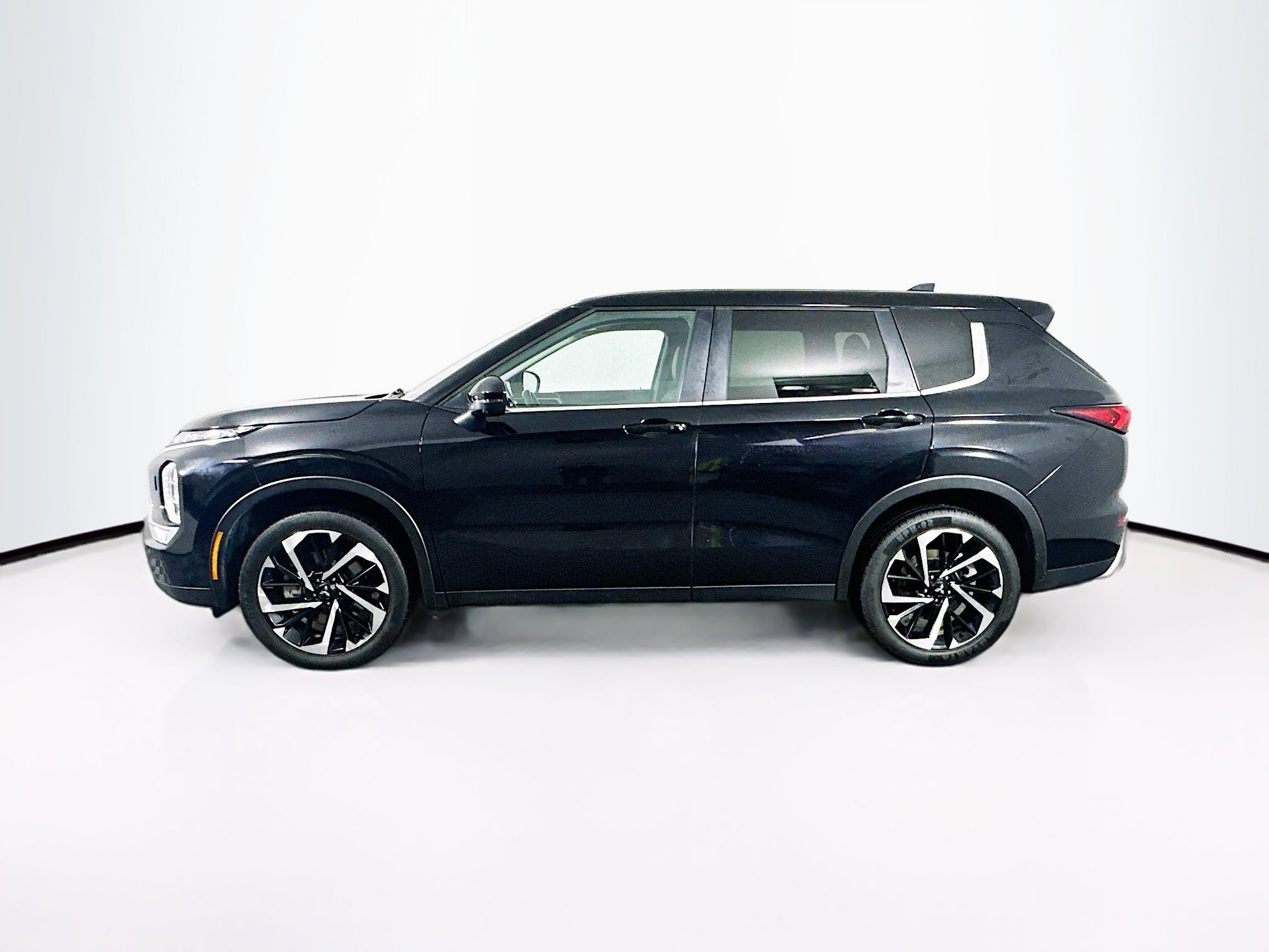 Used 2024 Mitsubishi Outlander SE AWD/4WD image 4