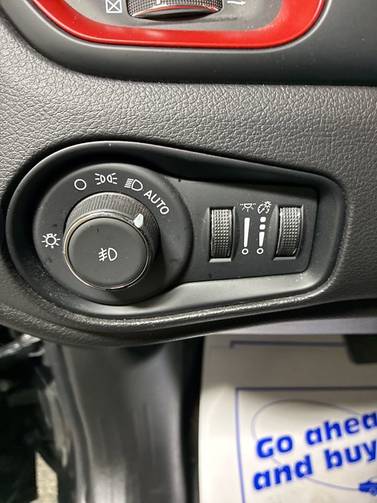 Used 2023 Jeep Renegade Trailhawk w/ Trailer Tow Group image 15