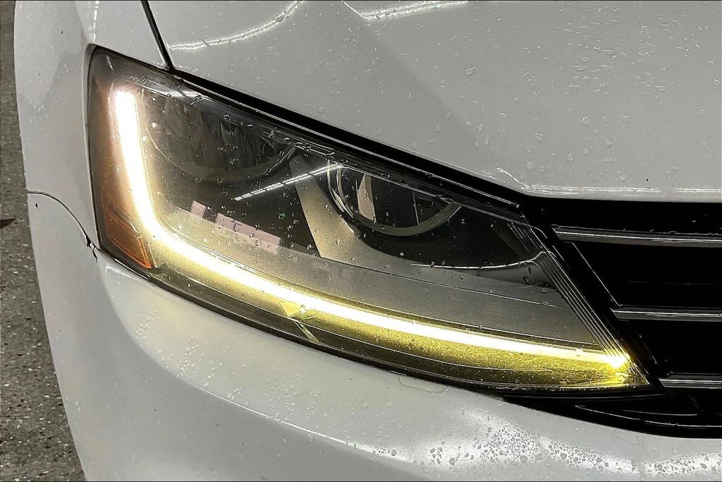 Used 2017 Volkswagen Jetta SE image 31