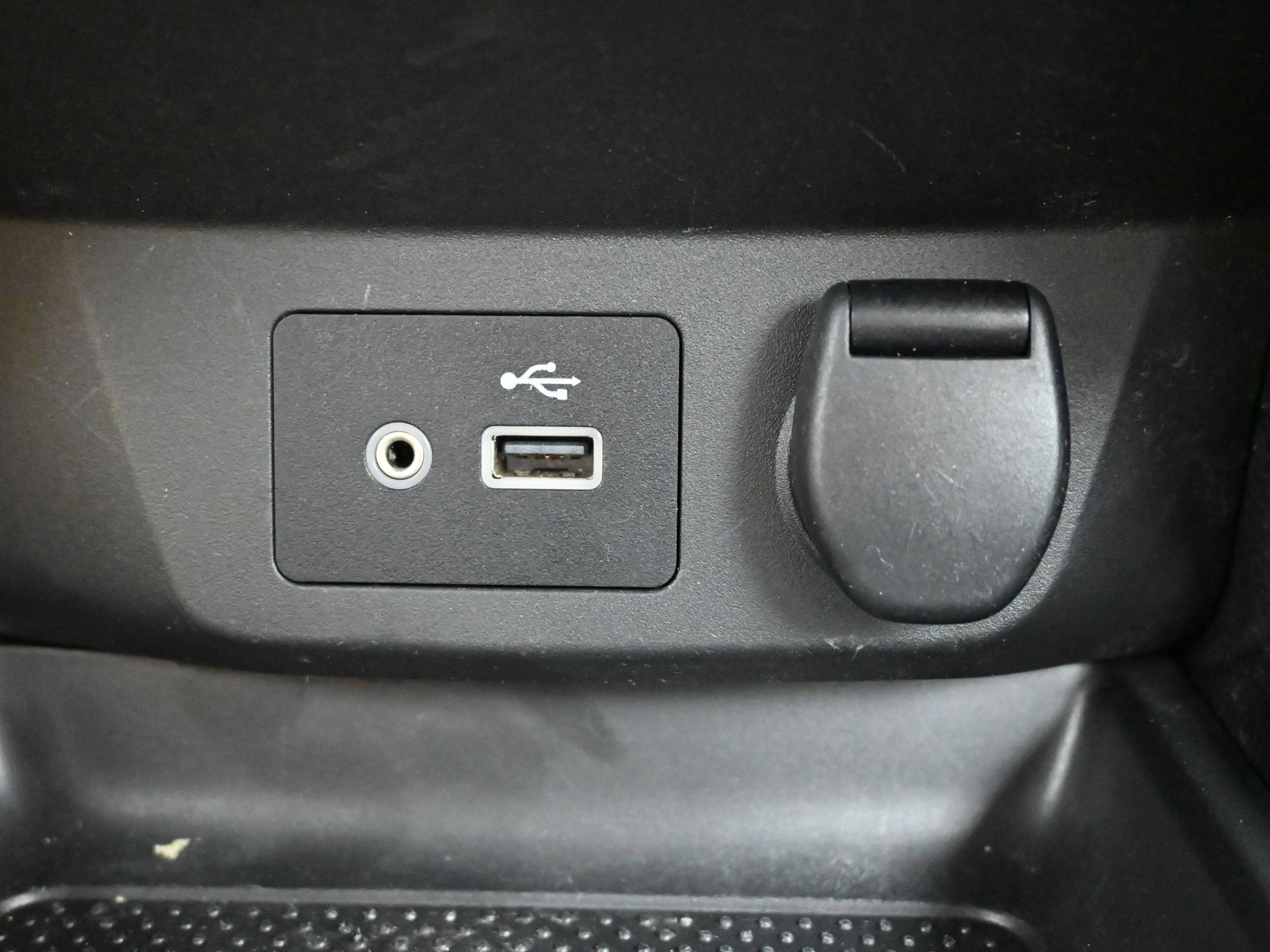 Used 2020 Nissan Rogue Sport S image 18