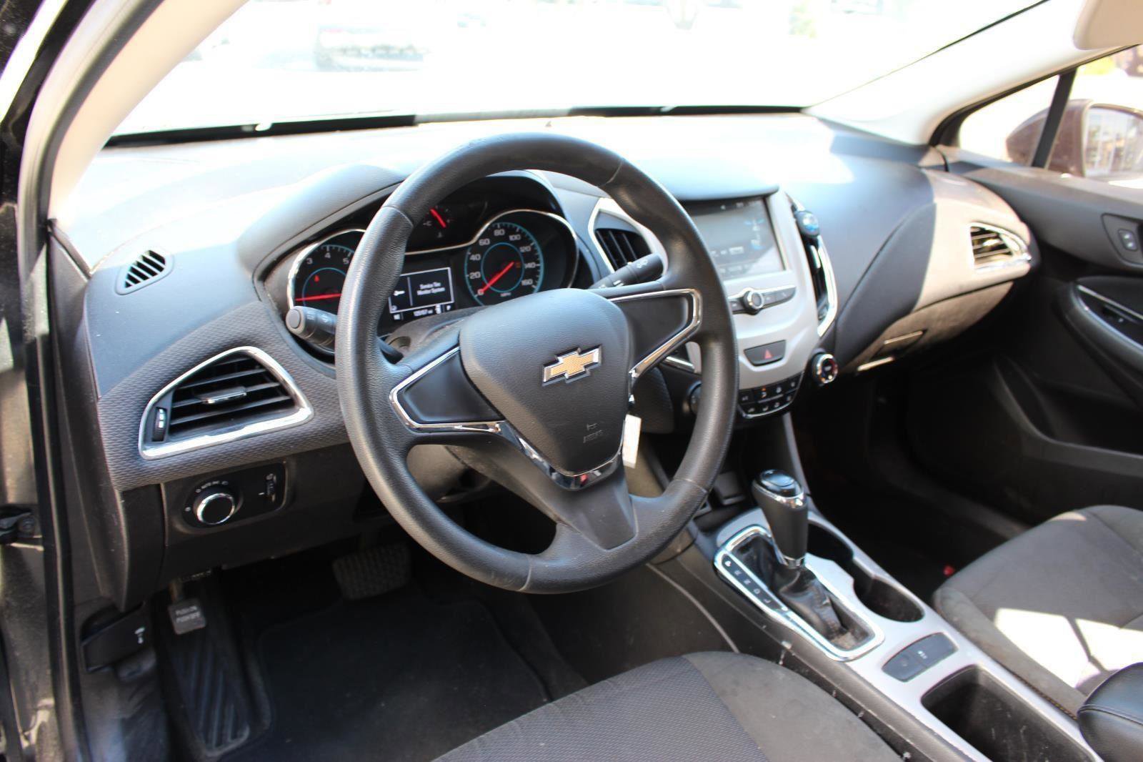 Used 2017 Chevrolet Cruze LS FWD image 18