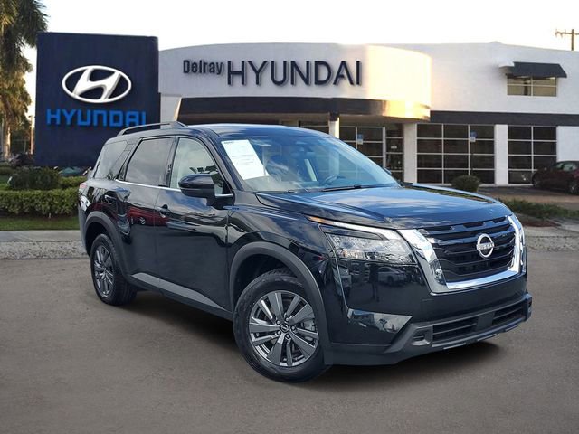 Used 2025 Nissan Pathfinder SV image 1