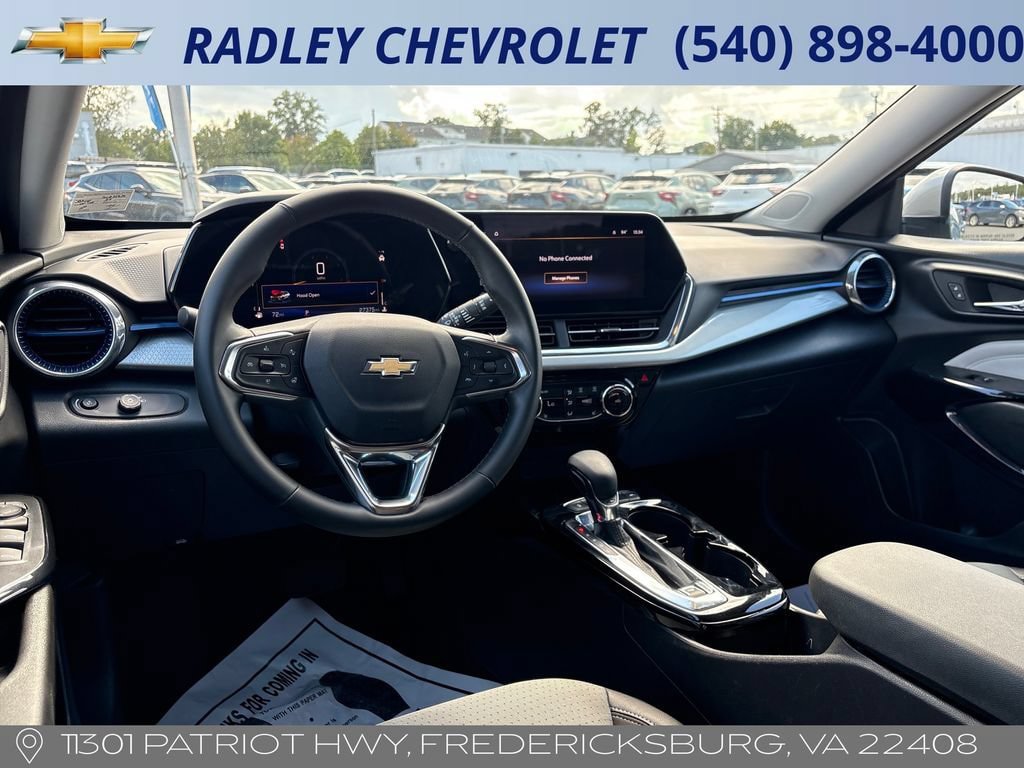 Used 2025 Chevrolet Trax LT w/ LT Convenience Package FWD image 14