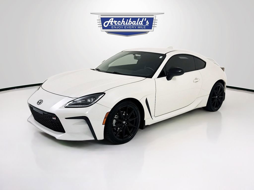 Used 2023 Toyota GR86 Premium RWD image 3