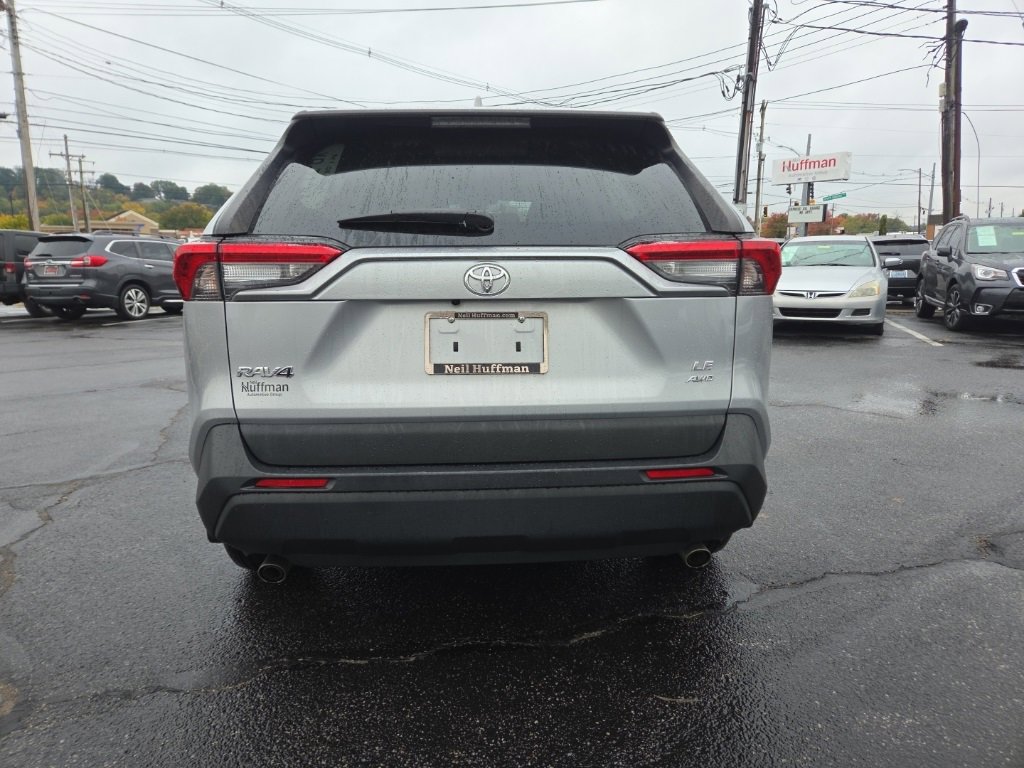 Used 2021 Toyota RAV4 LE image 5