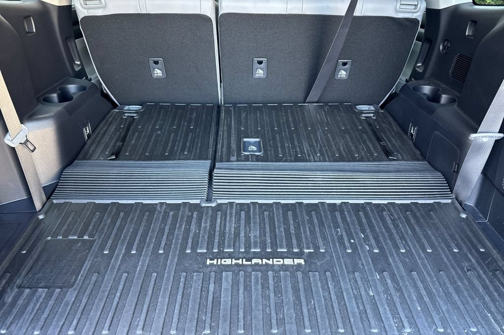 Certified 2025 Toyota Highlander XLE AWD/4WD image 15