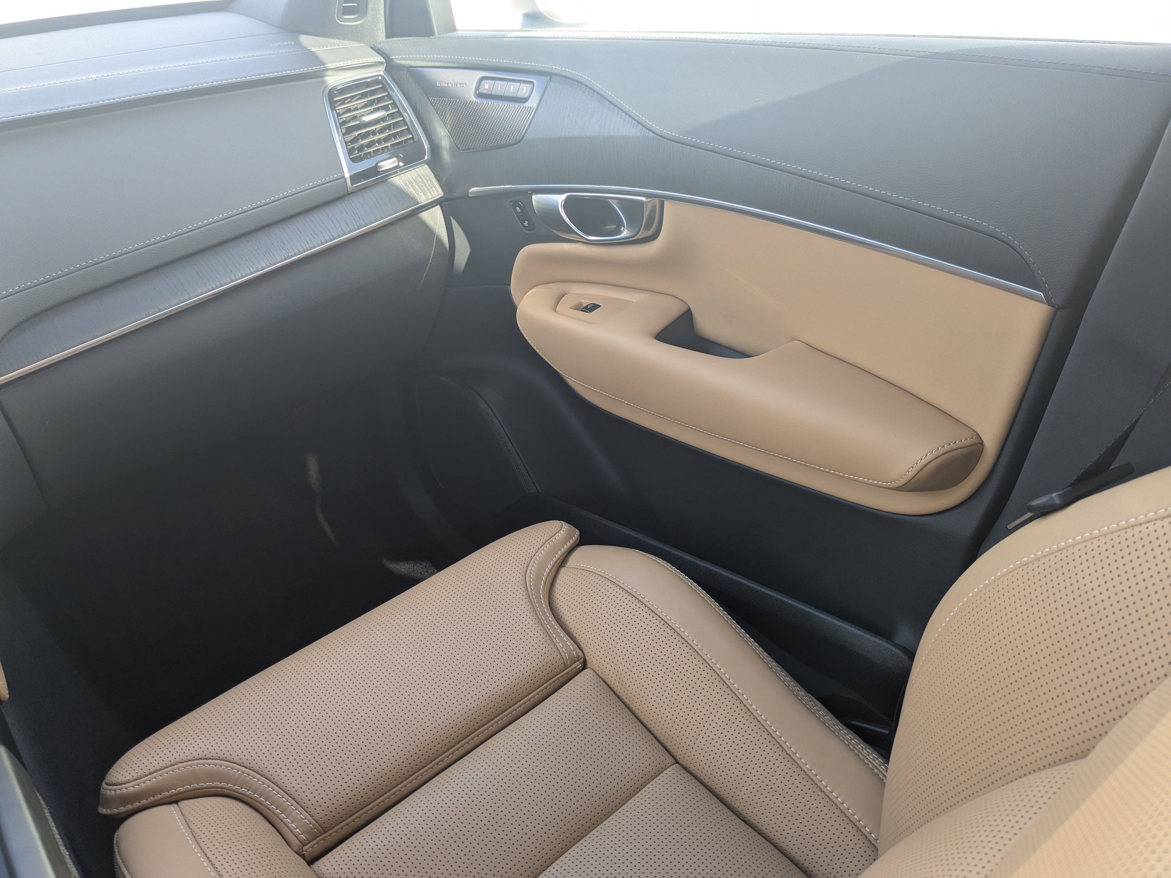 Used 2025 Volvo XC90 B6 Ultra w/ Protection Package Premier AWD/4WD image 22