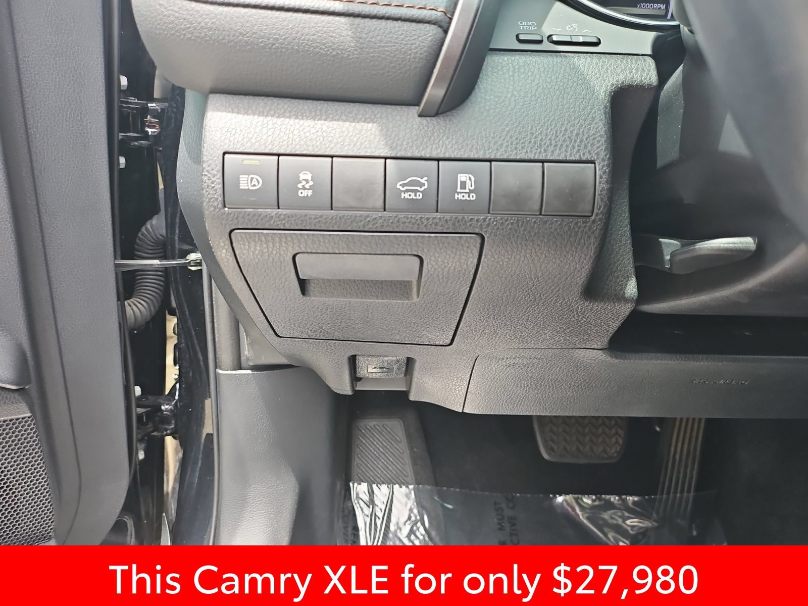 Used 2020 Toyota Camry XLE FWD image 25