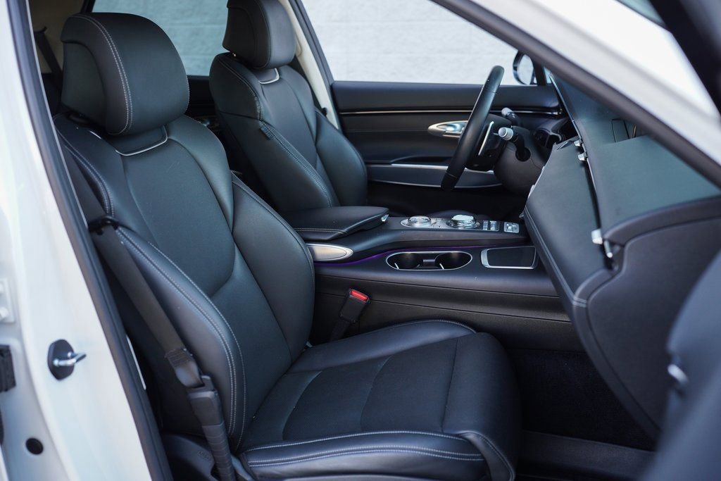 Used 2023 Genesis GV70 2.5T Select image 25