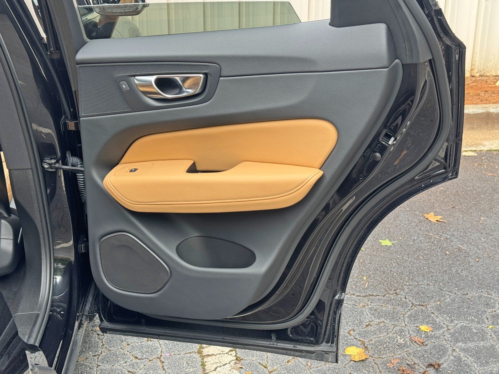 Used 2023 Volvo XC60 B5 Ultimate w/ Climate Package FWD image 46