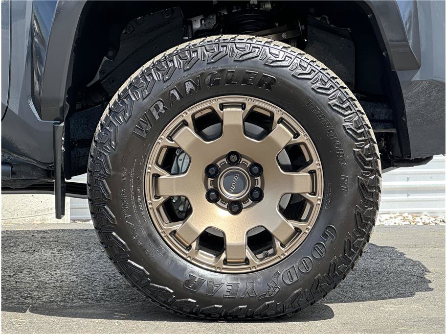 Used 2024 Toyota Tacoma 4x4 Double Cab Hybrid image 31