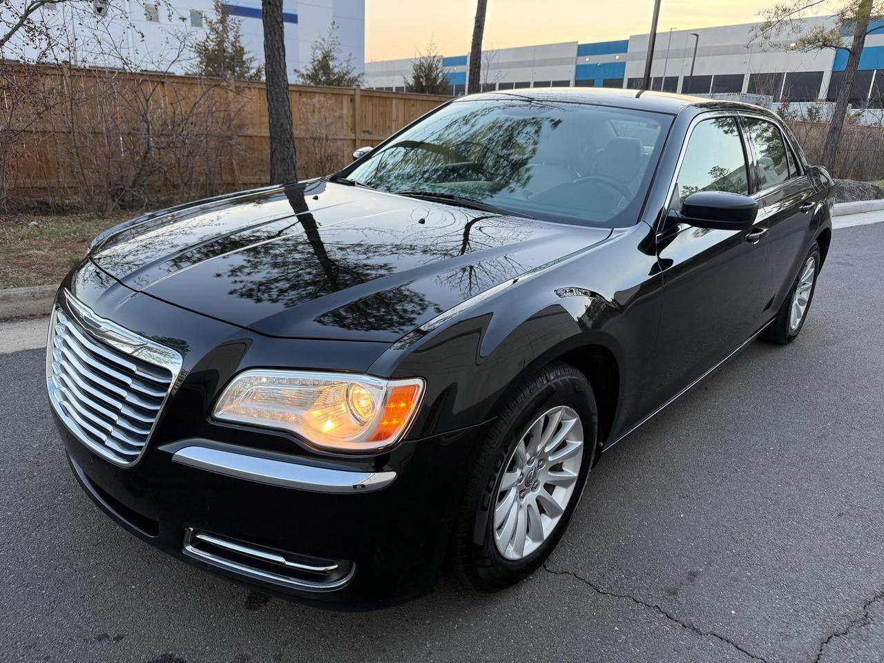 Used 2014 Chrysler 300 image 2