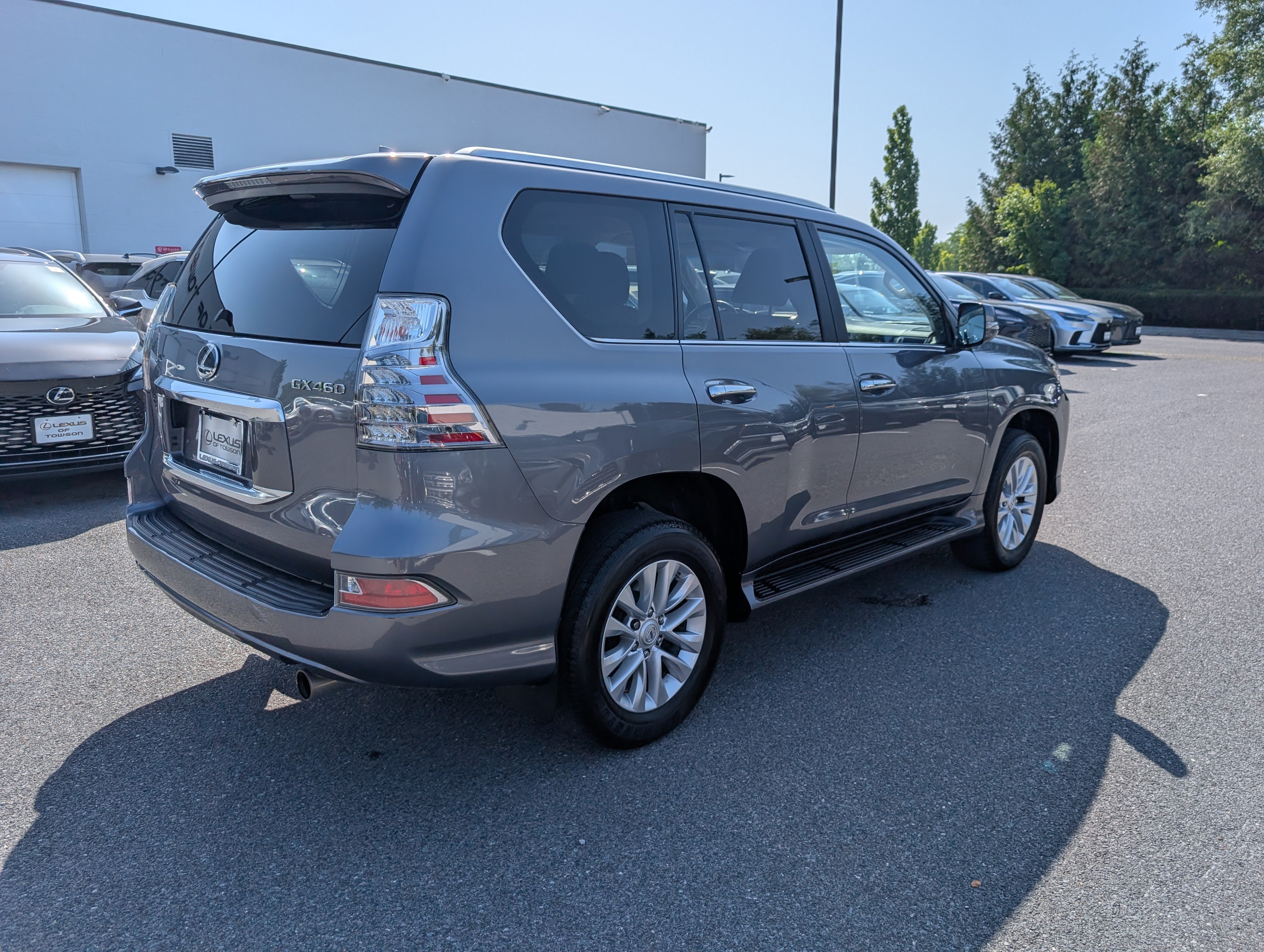 Used 2021 Lexus GX 460 w/ Accessory Package AWD/4WD image 3