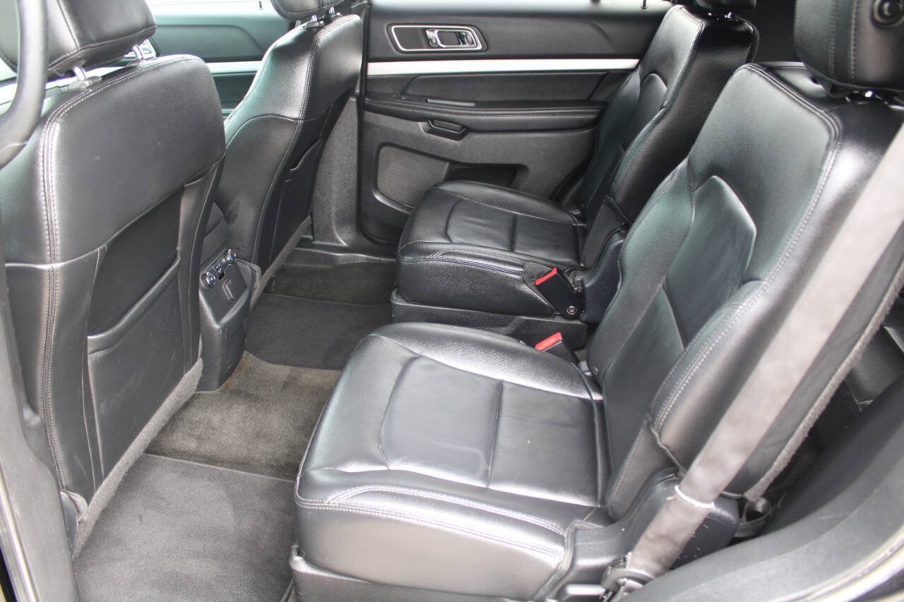 Used 2016 Ford Explorer XLT w/ Equipment Group 202A AWD/4WD image 15