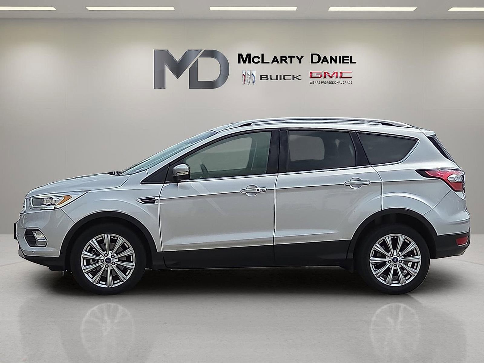 Used 2018 Ford Escape Titanium FWD image 3