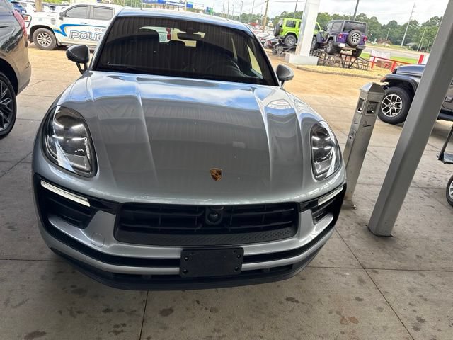 Used 2025 Porsche Macan AWD/4WD image 2