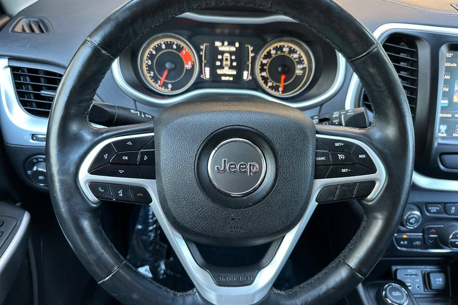 Used 2018 Jeep Cherokee Latitude Plus w/ Comfort/Convenience Group AWD/4WD image 23