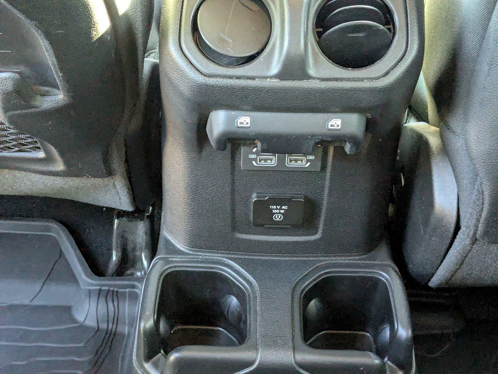 Used 2022 Jeep Wrangler Unlimited Rubicon w/ LED Lighting Group AWD/4WD image 14