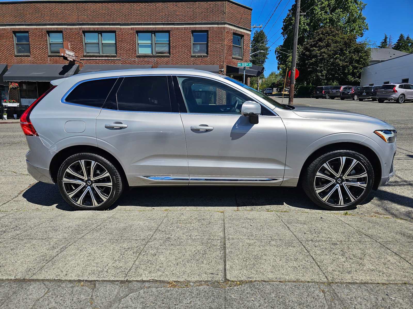 Used 2023 Volvo XC60 T8 Ultimate AWD/4WD image 2
