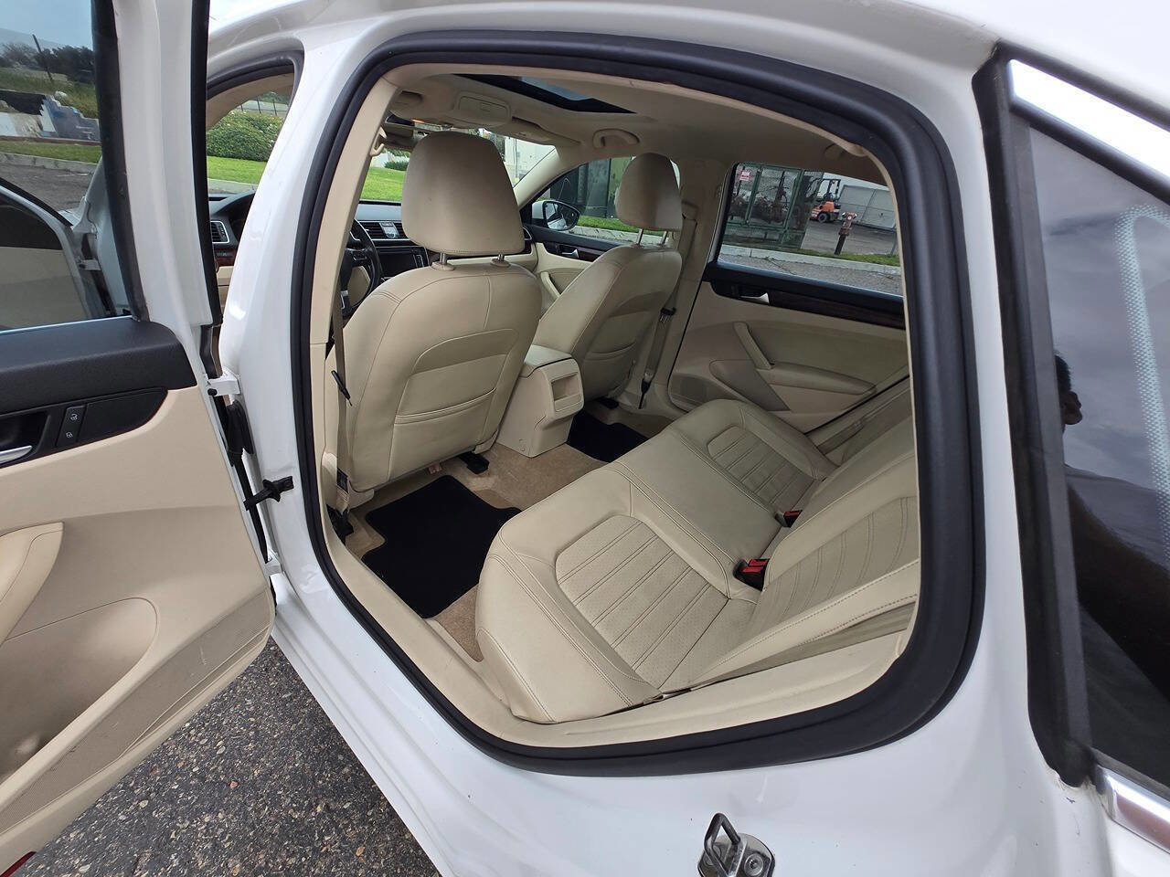 Used 2012 Volkswagen Passat 2.5 SEL image 23