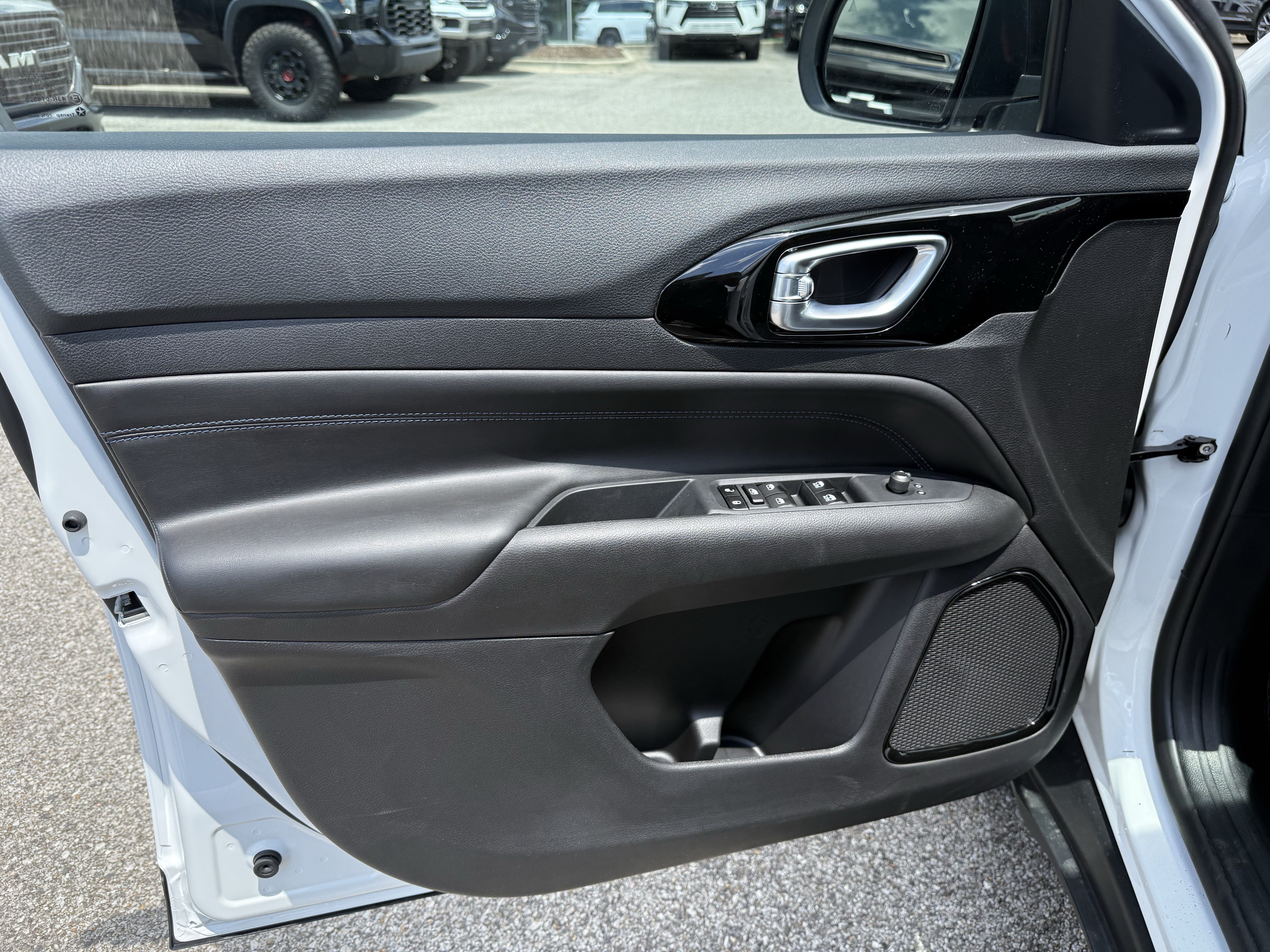 New 2026 Jeep Compass Latitude AWD/4WD image 14